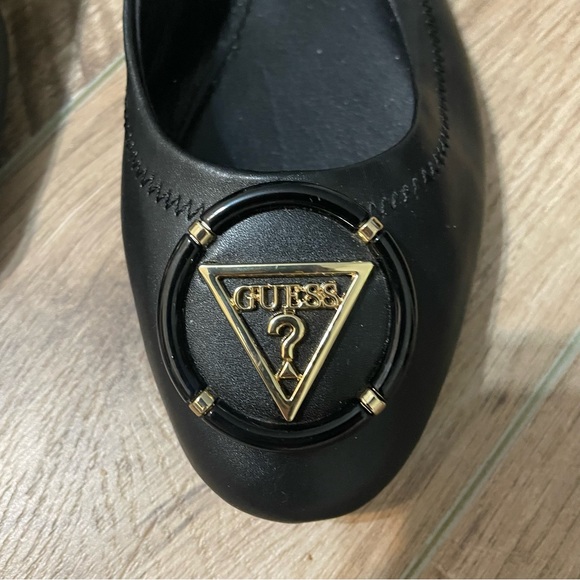 SOLD / Guess Senna Flats - Picture 5 of 7